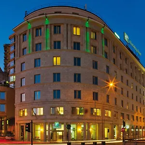 4* מלון By Ihg